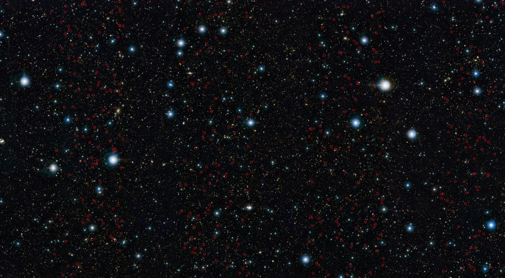 ESO’s VISTA-surveytelescoop heeft een horde zware sterrenstelsels opgespoord die al bestonden toen het heelal nog in zijn kinderschoenen stond. Door meer van deze stelsels te ontdekken en onderzoeken zijn astronomen er voor het eerst achter gekomen wann