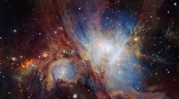 Deze spectaculaire opname van de Orionnevel is verkregen door meerdere opnamen te maken met de infraroodcamera HAWK-I van ESO’s Very Large Telescope in Chili. Dit is de diepste blik ooit in dit stervormingsgebied, en hierop zijn onverwacht grote aantall