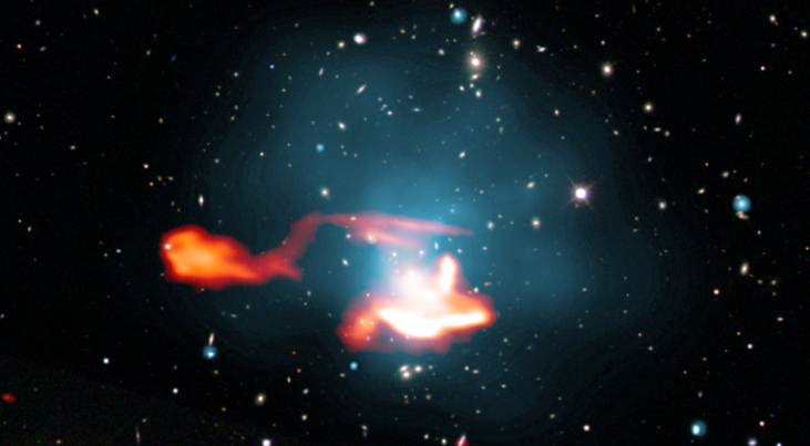 Op de afbeelding is in oranje een sterrenstelsel zichtbaar dat zich naar links verplaatst en daarbij een gasstaart achterlaat. De gasstaart lijkt langzaam uit te doven, maar licht weer op in de buurt van het tweede, witgele sterrenstel. De meeste witte st