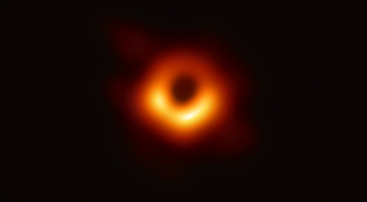 Eerste foto van een zwart gat. (c) Event Horizon Telescope