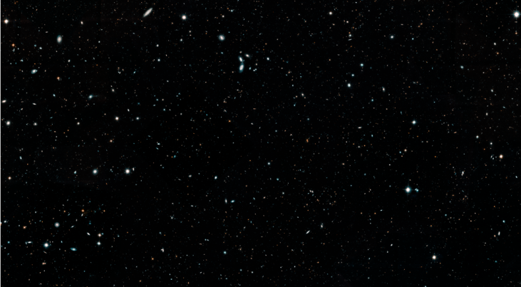 Deze Hubble-foto geeft een deel van het Hubble Legacy Field weer. De afbeelding is een combinatie  van duizenden foto’s, genomen tijdens 16 jaar waarnemingen voor diverse Hubble-deep-field-surveys. Dit bijgesneden beeldmozaïek bevat zo’n 200.000 ster