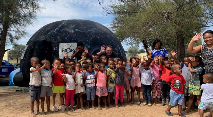 In de zomer van 2019 was er een succesvolle test met een mobiel planetarium in Namibië. (c) Radboud Universiteit