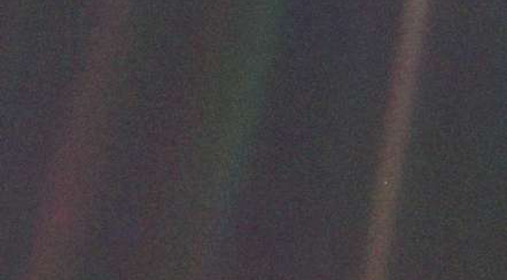 Pale Blue Dot. (c) NASA