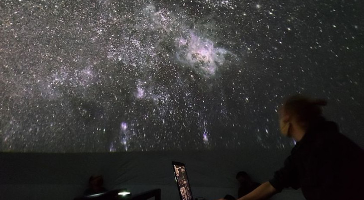 MeerLICHT beeld van de Tarantulanevel gezien in het NOVA Mobiel Planetarium. (c) J. Holt/NOVA