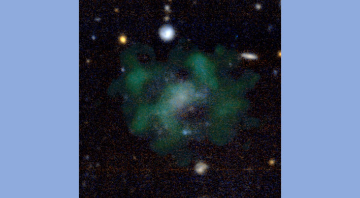Het sterrenstelsel AGC 114905 lijkt, ook na veertig uur meten met extra goede telescopen, geen donkere materie te bevatten. (c) Javier Román & Pavel Mancera Piña