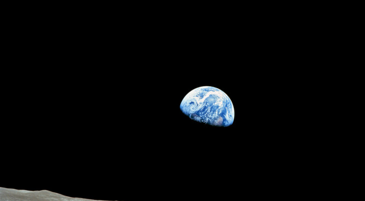 Earthrise (aardopkomst) is een foto van de aarde, gemaakt in 1968 door astronaut William Anders tijdens de Apollo 8-missie . Credit: NASA/Bill Anders 