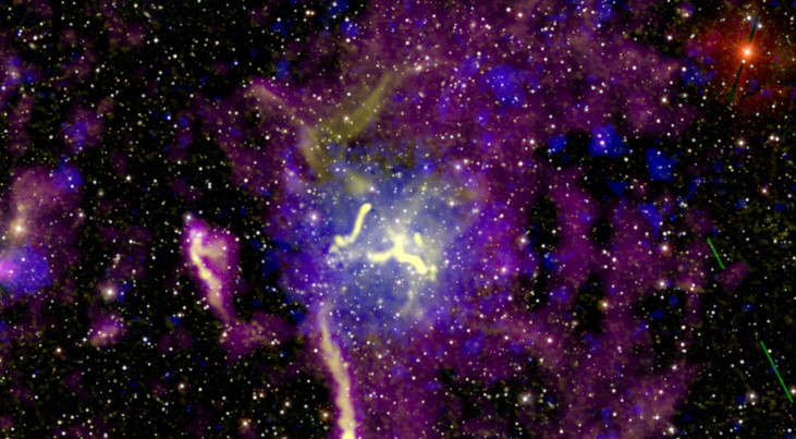 Samengestelde afbeelding van het cluster van sterrenstelsels Abell 2255. (c) ROSAT/LOFAR/SDSS/Botteon, et al.