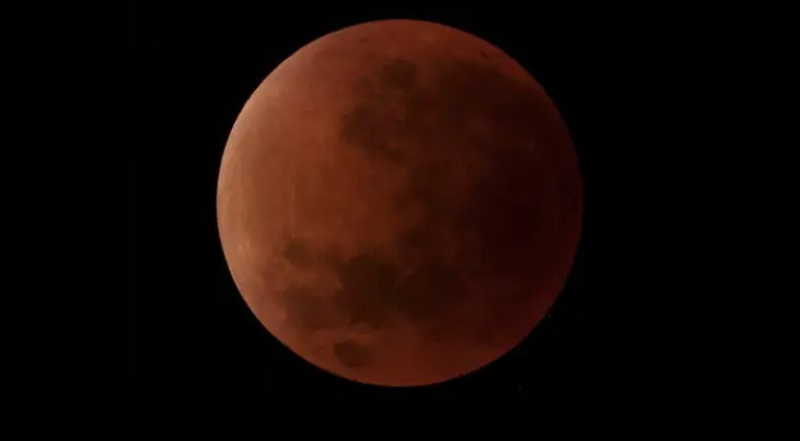 Volledige maansverduistering: speciale sterrenkijkavond UvA/API Amsterdam