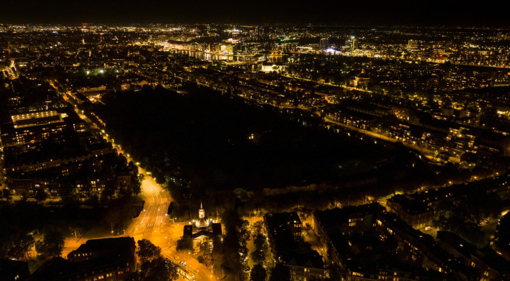 Luchtfoto van Artis bij nacht. (c) Artis