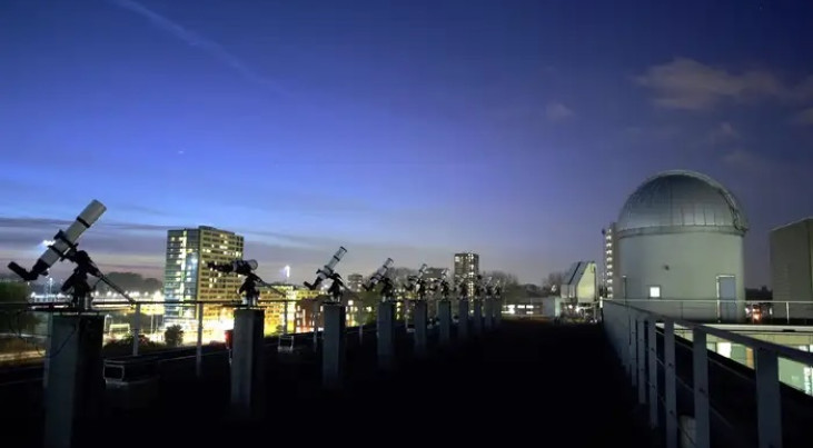 (c) Anton Pannekoek Instituut voor Sterrenkunde