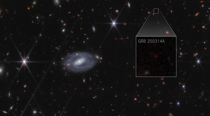 JWST/NIRCAM-beelden van de supernova in GRB 250314A. De beelden tonen sterren en sterrenstelsels verspreid over het heelal. De supernova is de vage rode vlek die in de inzet te zien is. Credit: NASA, ESA, CSA, STScI, Andrew Levan (Radboud University)
