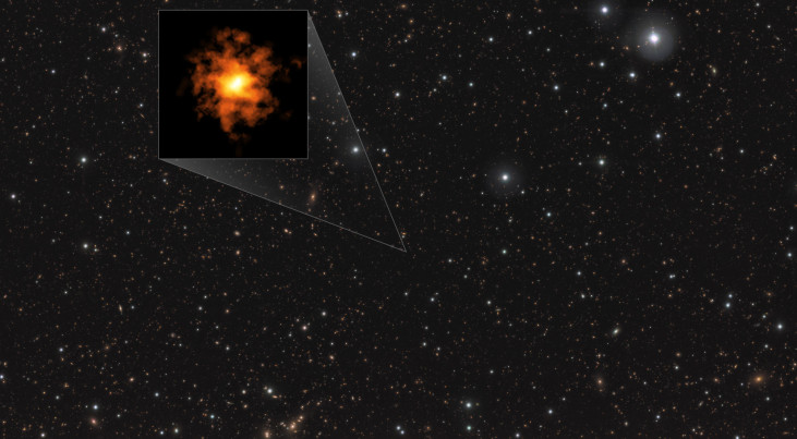 REBELS-25 gezien door radiotelescoop ALMA in Noord-Chili in 2021. (c) ALMA (ESO/NAOJ/NRAO)/L. Rowland et al./ESO/J. Dunlop et al. Ack.: CASU, CALET