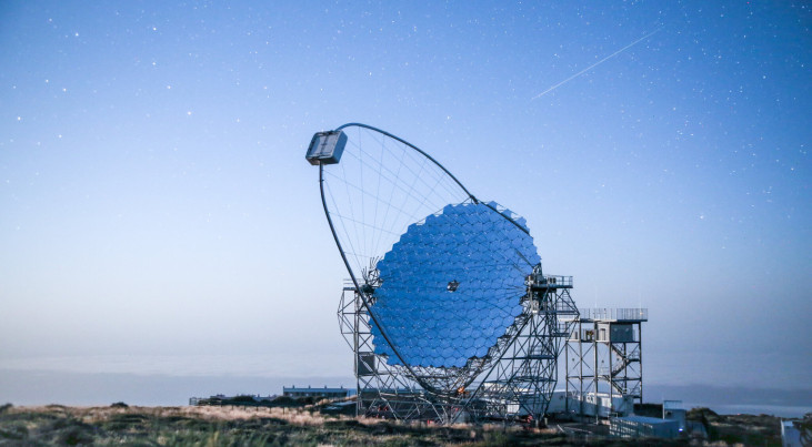 Het prototype van de Large-Sized Telescope (LST-1) op La Palma. (c) CTAO/Tomohiro Inada via CC BY-NC-ND 2.0