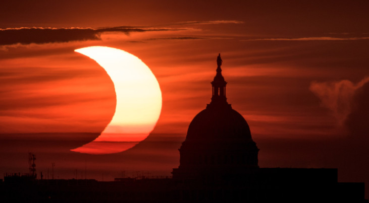 Gedeeltelijke zonsverduistering in 2021 in de Verenigde Staten. (c) NASA/Bill Ingalls