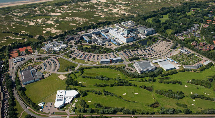 ESA ESTEC gezien vanuit de lucht. (c) ESA-Anneke Le Floc'h via CC BY-SA 3.0 IGO