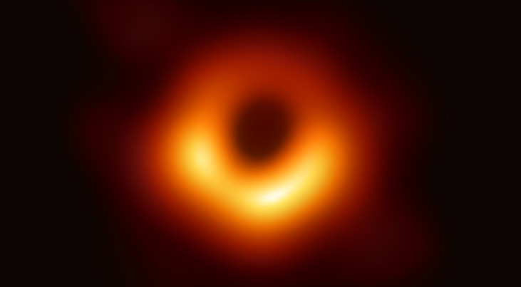 Het zwarte gat in het centrum van sterrenstelsel M87 dat in 2019 in beeld werd gebracht door radiotelescopen op aarde. (c) ESO