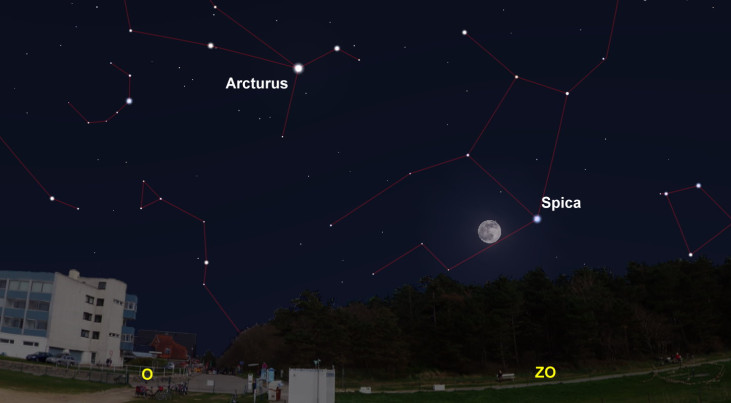 16 april: Spica (Maagd) rechts van volle maan