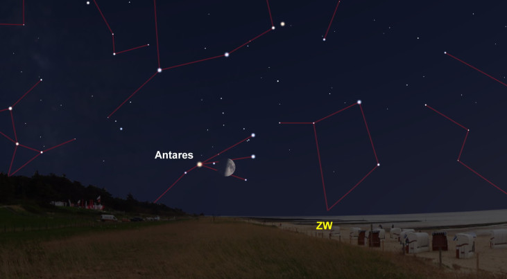 24 augustus: Antares (Schorpioen) links van halve maan