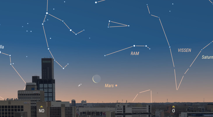 13 juni: Mars rechtsonder maan