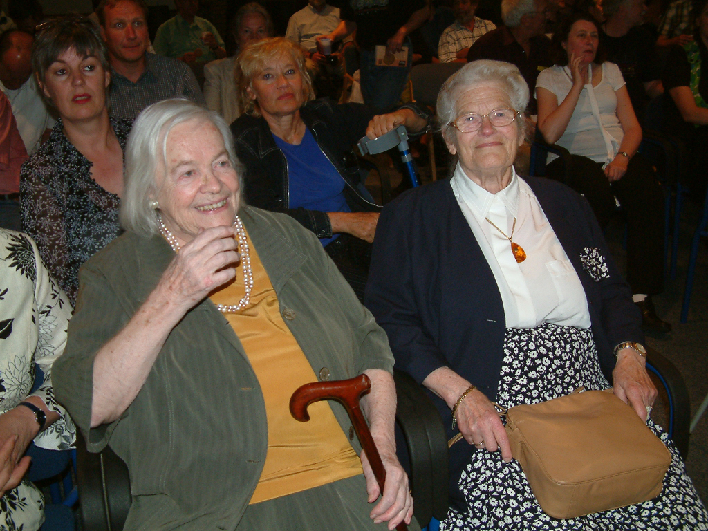 Hella Haasse (L) en Ingrid van Houten-Groeneveld