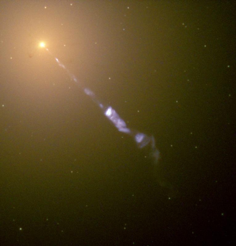 Enorme zwarte gaten in het centrum van melkwegstelsels zouden verantwoordelijk kunnen zijn voor de afremming van stervorming in het jonge heelal. De blauwe straal licht in dit Hubble Space Telescope plaatje van nabij melkwegstelsel M87 wordt uitgezonden d