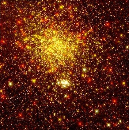 De sterrenhoop NGC 1850 in de Grote Magelhaense Wolk staat op een afstand van zo'n 150.000 lichtjaar en bevat circa 50.000 sterren die allemaal zo'n 50 miljoen jaar oud zijn. Een dergelijke groep sterren kan nu, met behulp van grafische kaarten, zonder ve