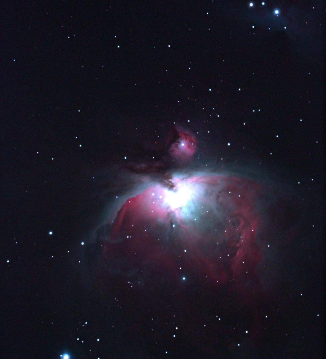 De Orionnevel in het gelijknamige sterrenbeeld Orion, gefotografeerd door een amateurastronoom. Als 'kosmische kraamkamer' geeft deze gaswolk ons veel inzicht in de vorming van sterren en planeten en daardoor ook in het ontstaan ons eigen zonnestelsel. (c